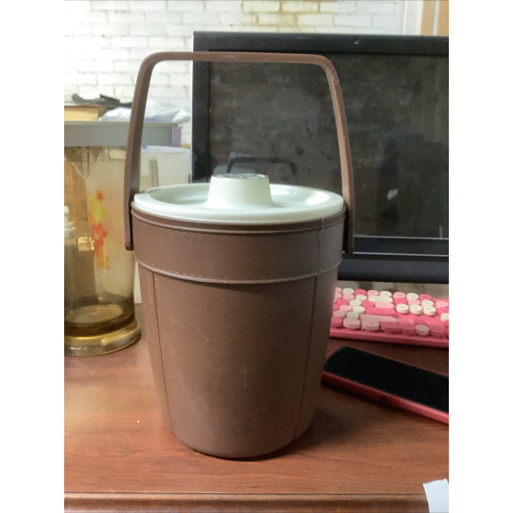 Vintage 1970's Classic Rubbermaid Brown Insulated Ice Bucket